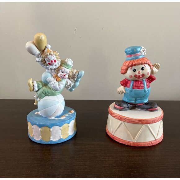 Vintage Artmark Lot Of Two Smiling Clown Figurines Circus Musicbox Balloons - Picture 1 of 13